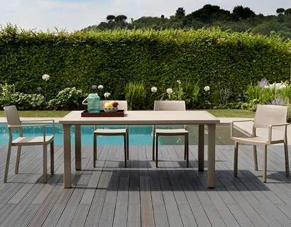 Sedia per outdoor in plastica con o senza braccioli Emi di Scab Design