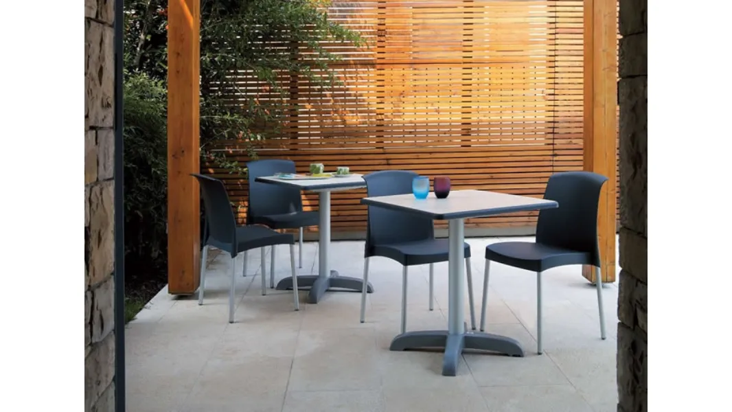 Sedia per esterno impilabile con gambe in alluminio Jenny di Scab Design