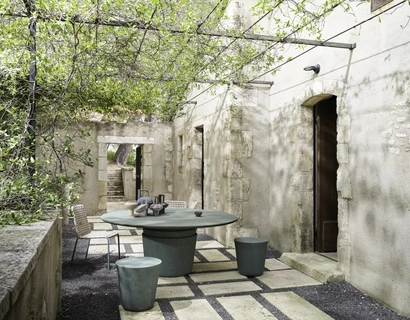 Kasane Pouf e Tavolo in terracotta di Gervasoni