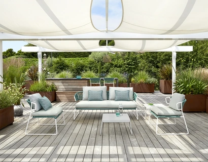 Arredo da esterno con struttura in metallo e corda nautica e sedute in tessuto imbottito Lisa Sofa Filò di Scab Design