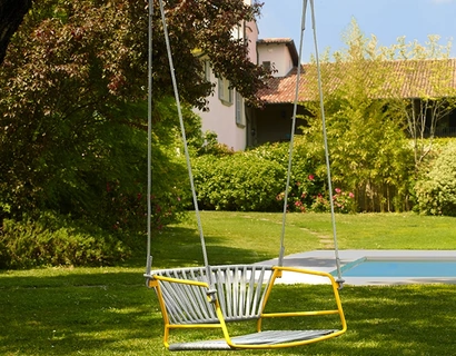 Sedia sospesa in metallo e corda nautica intrecciata Lisa Swing di Scab Design