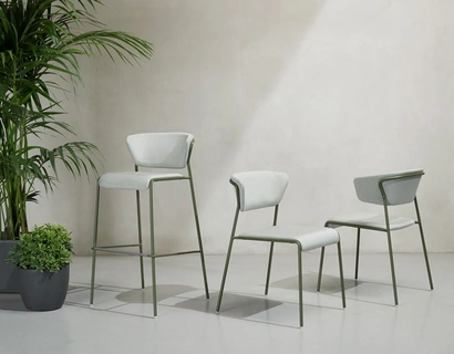 Sedia e sgabello realizzati in tessuto per esterno con struttura in metallo Lisa Waterproof di Scab Design