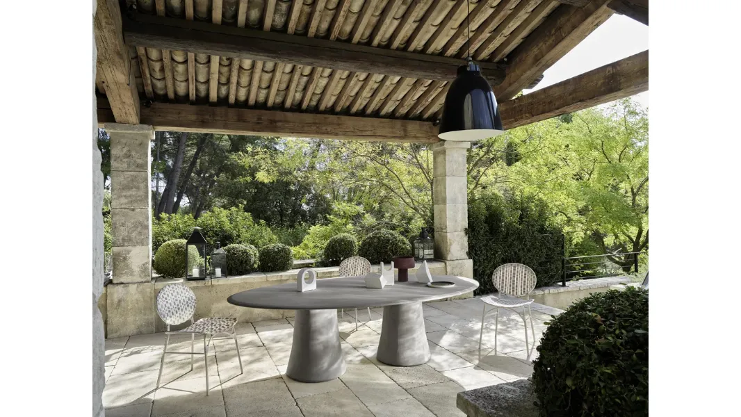 Tavolo Noa in resina spatolata di Gervasoni