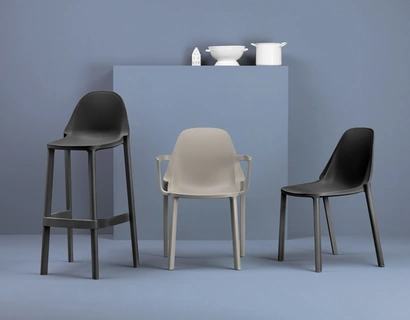 Sedia e sgabello Più per esterno in tecnopolimero riciclabile di Scab Design