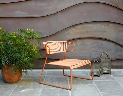 Poltroncina Lisa Lounge Club con intreccio in PVC di Scab Design