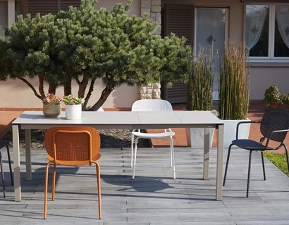 Sedia per outdoor con o senza braccioli in lamiera zincata Si-Si Dots di Scab Design