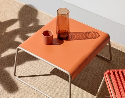 Tavolino basso in acciaio zincato Side Table Lisa Lounge di Scab Design