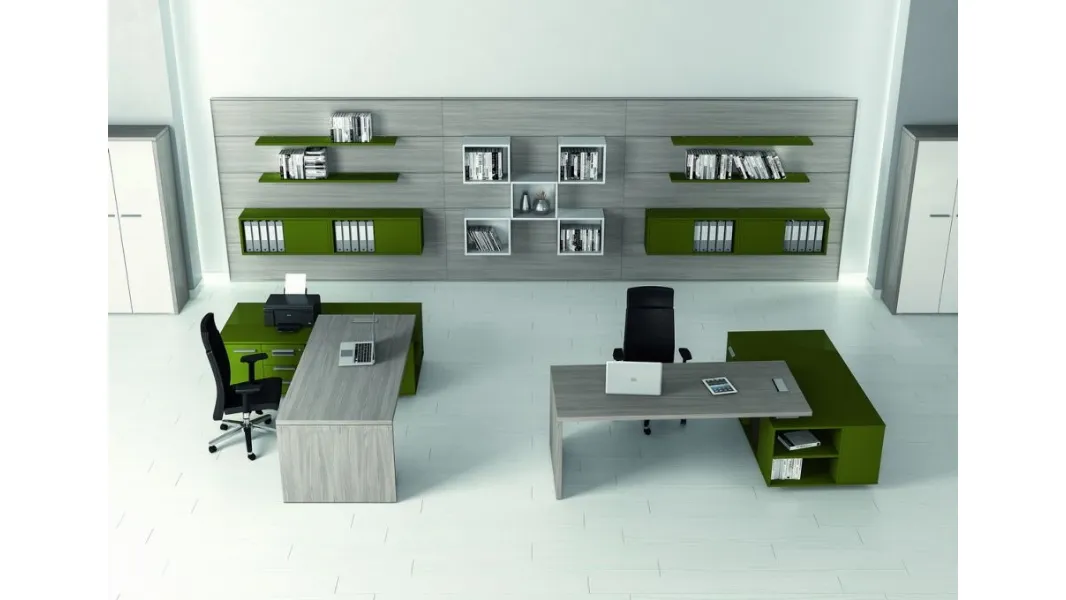Scrivania direzionale in melaminico frassino grigio e laccato verde muschio Alfa Plus di Walco